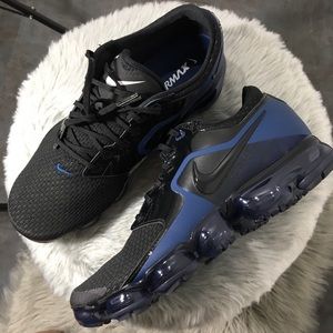 black vapormax flynit